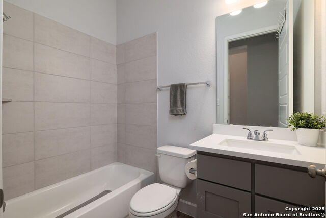 Listing photo id 7 for 613 Meade
