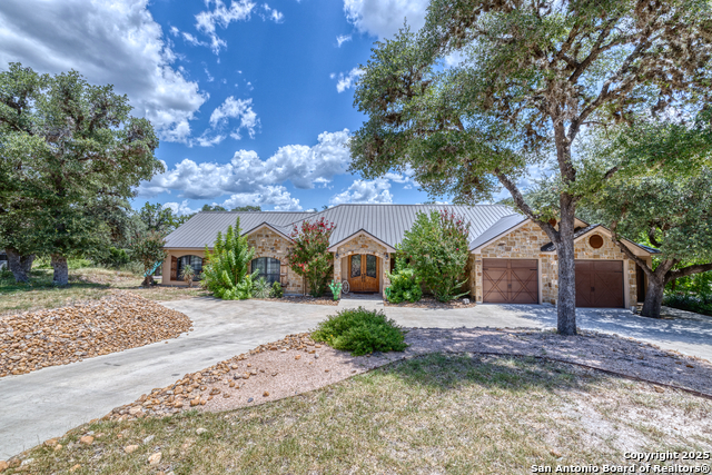 Details for 216 Skipping Stone, ConCan, TX 78801