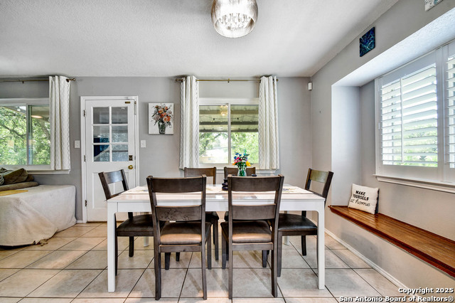 Listing photo id 8 for 8110 Timber Grove