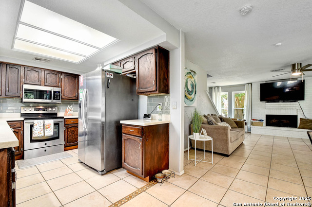 Listing photo id 9 for 8110 Timber Grove