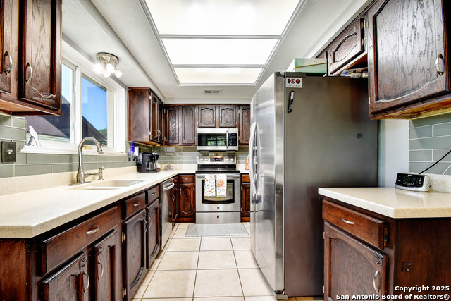 Listing photo id 10 for 8110 Timber Grove