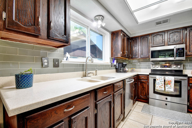 Listing photo id 11 for 8110 Timber Grove