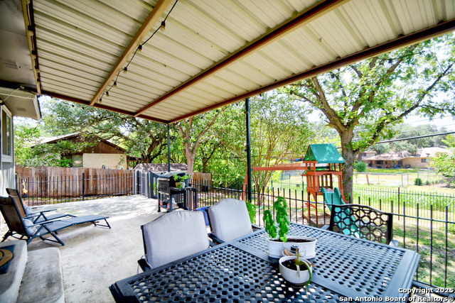 Listing photo id 22 for 8110 Timber Grove