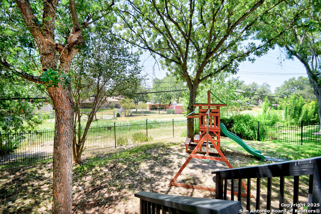 Listing photo id 23 for 8110 Timber Grove