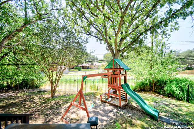 Listing photo id 24 for 8110 Timber Grove