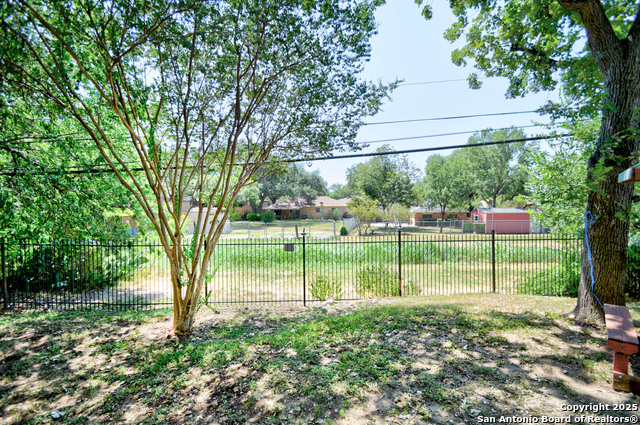 Listing photo id 25 for 8110 Timber Grove