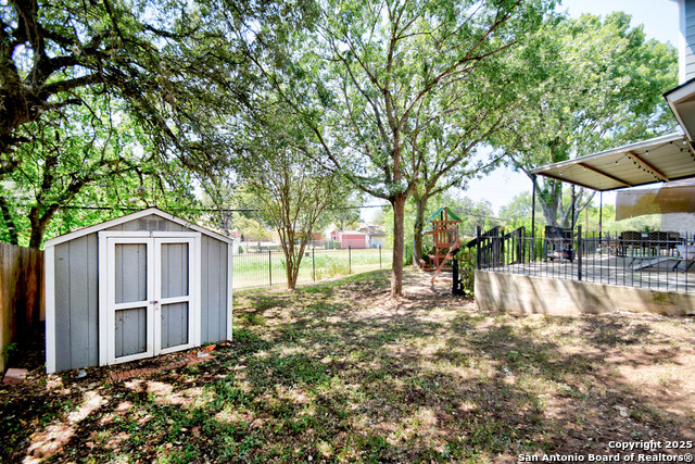 Listing photo id 27 for 8110 Timber Grove