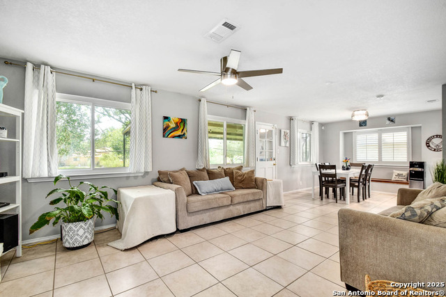 Listing photo id 3 for 8110 Timber Grove