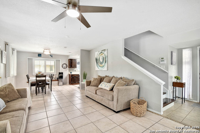 Listing photo id 4 for 8110 Timber Grove