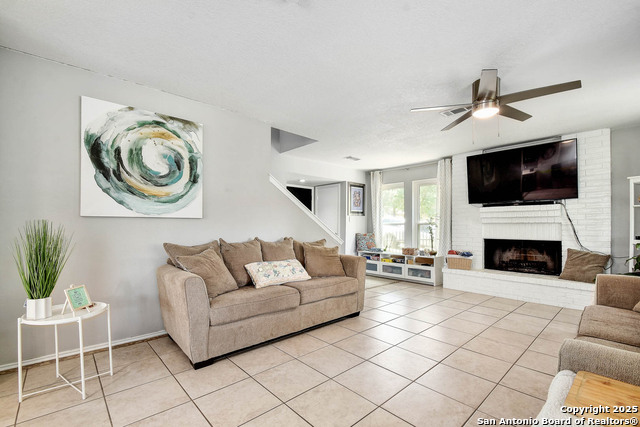 Listing photo id 5 for 8110 Timber Grove