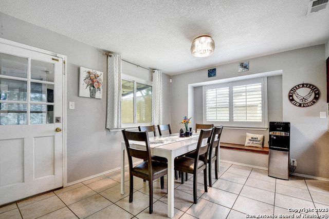 Listing photo id 7 for 8110 Timber Grove