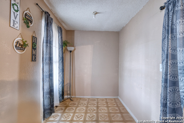Image 4 of 19 For 258 Prairie St