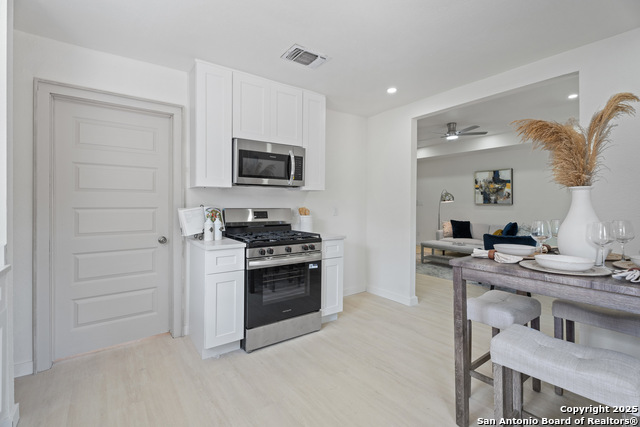 Image 11 of 25 For 204 Green Meadows