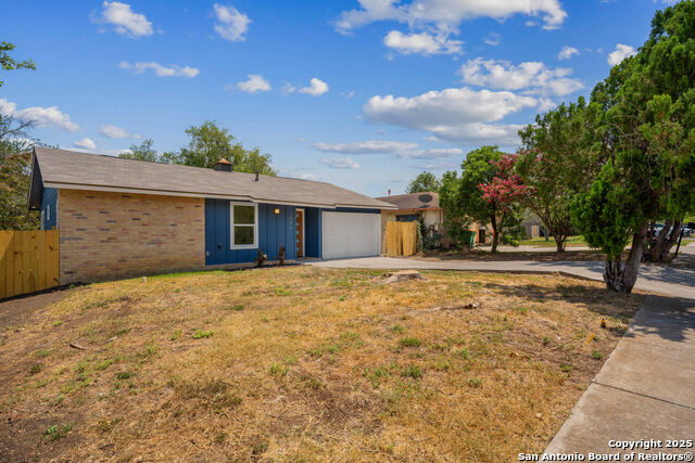 Image 3 of 25 For 204 Green Meadows