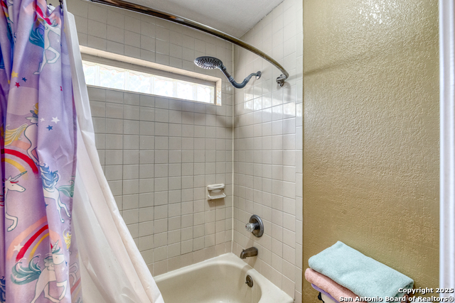 Listing photo id 10 for 114 Kim Dr  