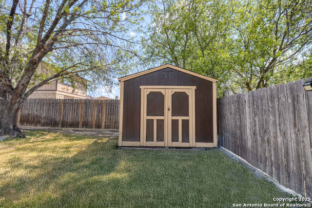 Listing photo id 22 for 114 Kim Dr  