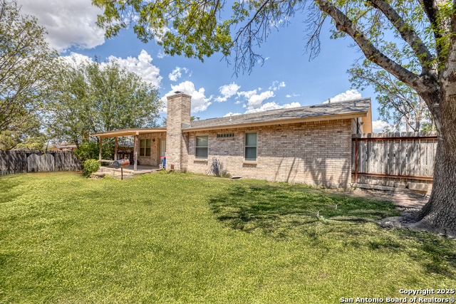 Listing photo id 23 for 114 Kim Dr  