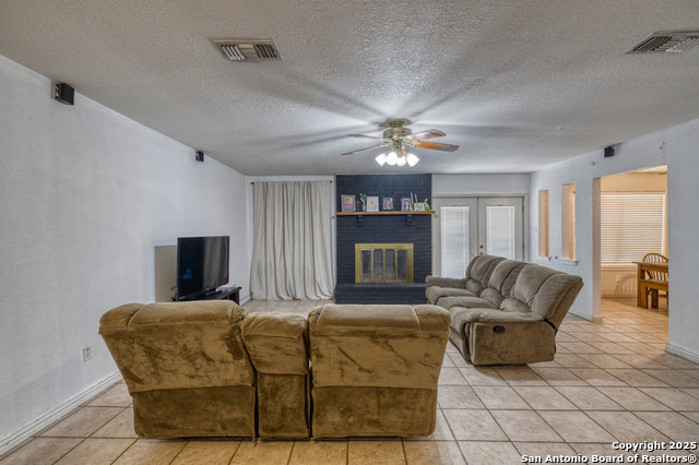 Listing photo id 1 for 114 Kim Dr  