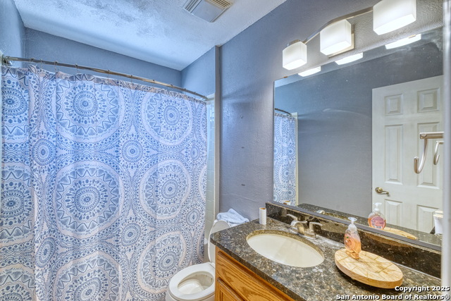 Listing photo id 7 for 114 Kim Dr  