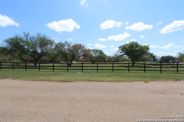 Details for 125 County Road 2666, Devine, TX 78016