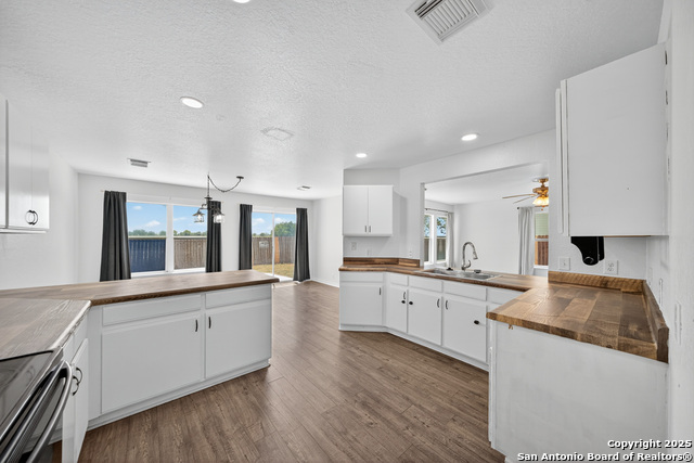 Listing photo id 10 for 215 Chisholm