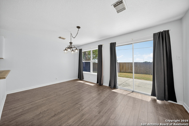 Listing photo id 11 for 215 Chisholm