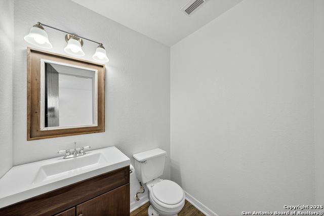 Listing photo id 13 for 215 Chisholm