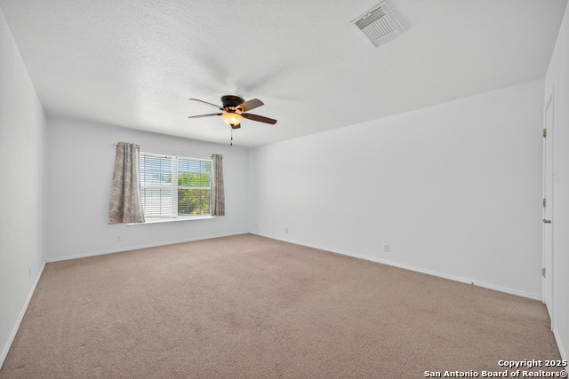 Listing photo id 14 for 215 Chisholm