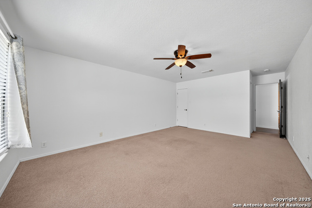 Listing photo id 15 for 215 Chisholm