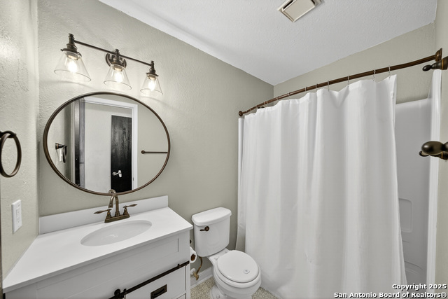 Listing photo id 16 for 215 Chisholm