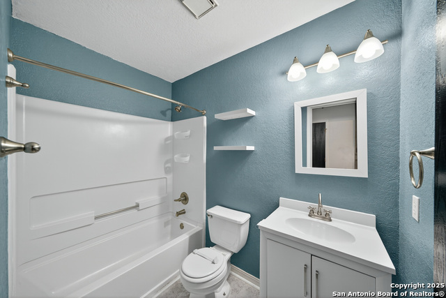 Listing photo id 18 for 215 Chisholm