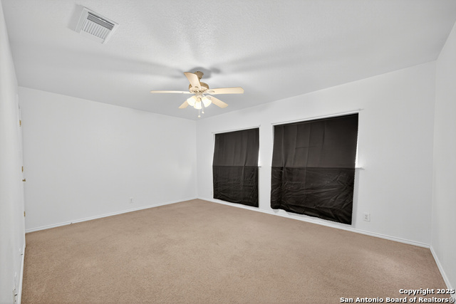 Listing photo id 19 for 215 Chisholm