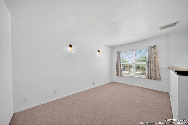 Listing photo id 20 for 215 Chisholm