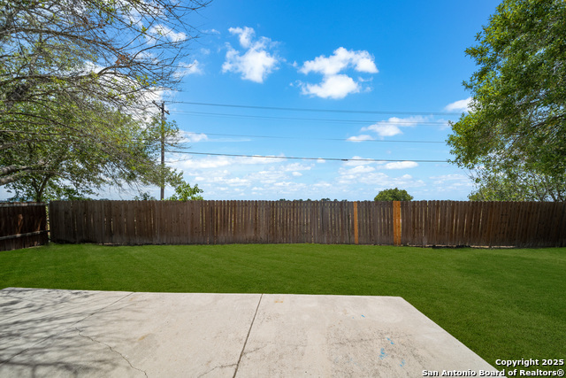 Listing photo id 22 for 215 Chisholm