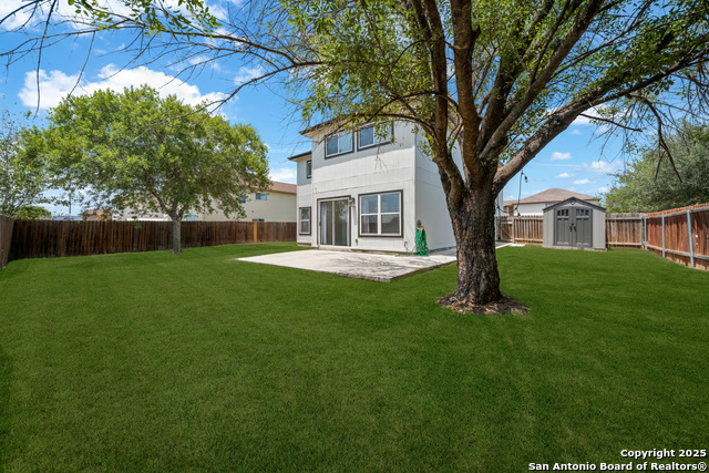 Listing photo id 23 for 215 Chisholm