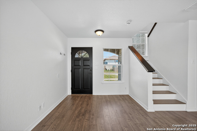 Listing photo id 3 for 215 Chisholm