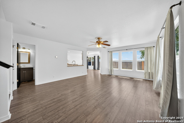 Listing photo id 4 for 215 Chisholm