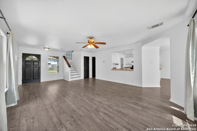 Listing photo id 7 for 215 Chisholm