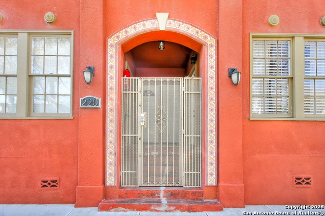 Image 2 of 16 For 220 Beauregard Blvd  2