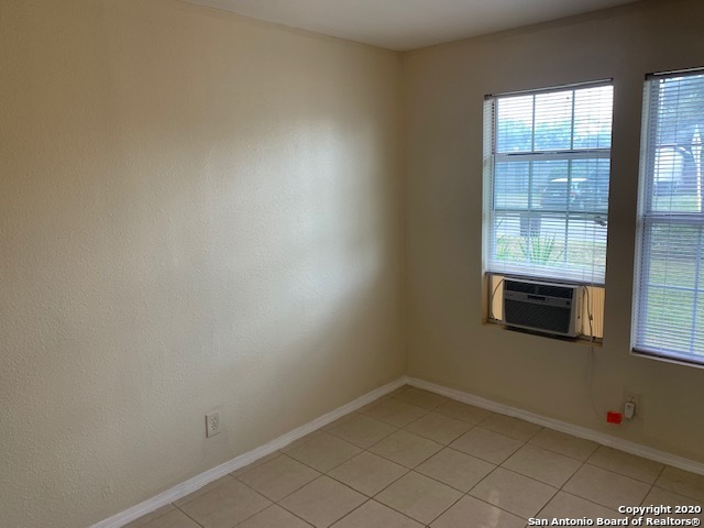 Image 9 of 13 For 535 Palfrey E