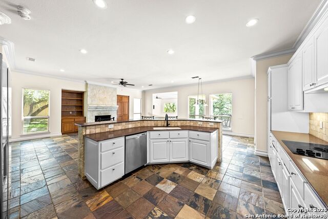 Image 11 of 45 For 910 Foxton Dr