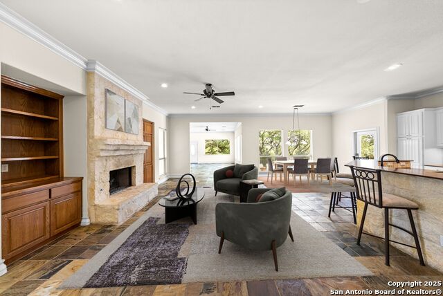 Image 15 of 45 For 910 Foxton Dr