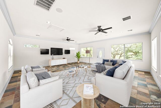 Image 17 of 45 For 910 Foxton Dr