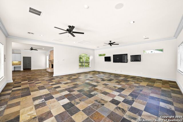 Image 18 of 45 For 910 Foxton Dr