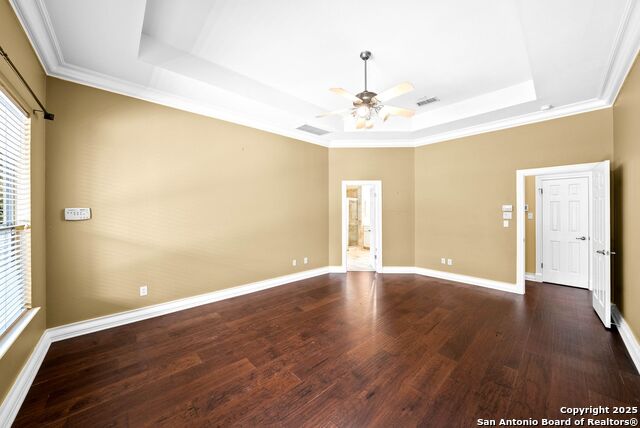 Image 21 of 45 For 910 Foxton Dr