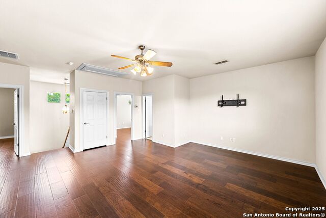 Image 27 of 45 For 910 Foxton Dr