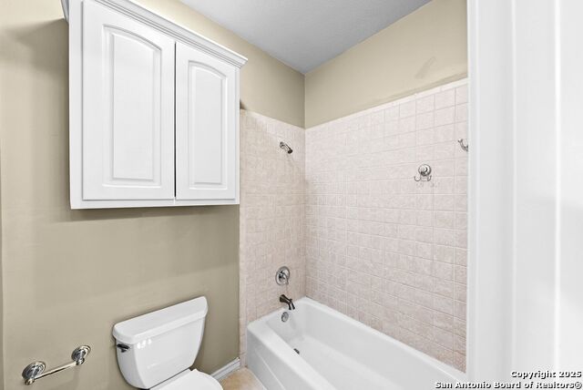 Image 31 of 45 For 910 Foxton Dr