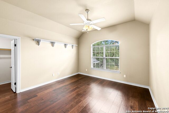 Image 33 of 45 For 910 Foxton Dr