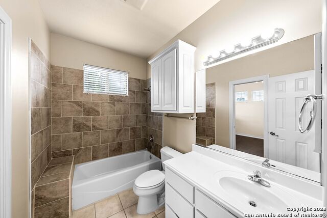 Image 34 of 45 For 910 Foxton Dr