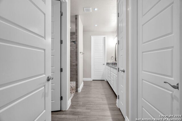 Image 20 of 43 For 221 Cibolo Ridge Dr